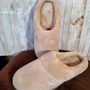 Isotoner Women's Slippers 8.5-9 Tan